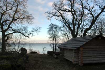 Dette shelter i Auderød Skov er godt at sove i på en kold vinternat